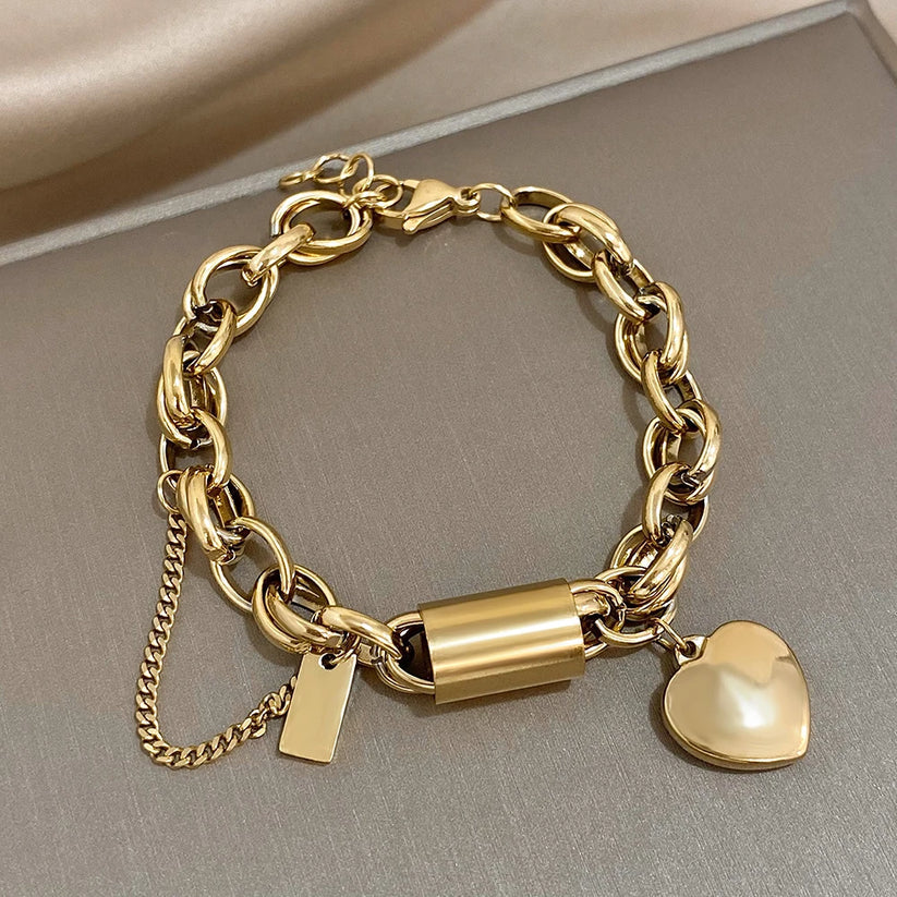 Thick bracelet with hearts