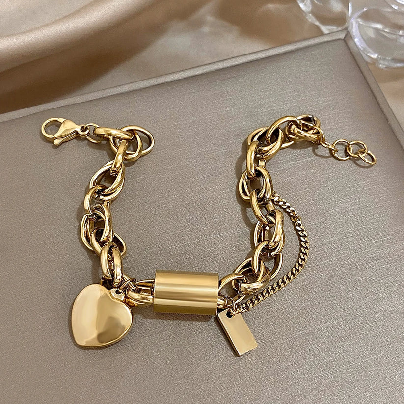 Thick bracelet with hearts
