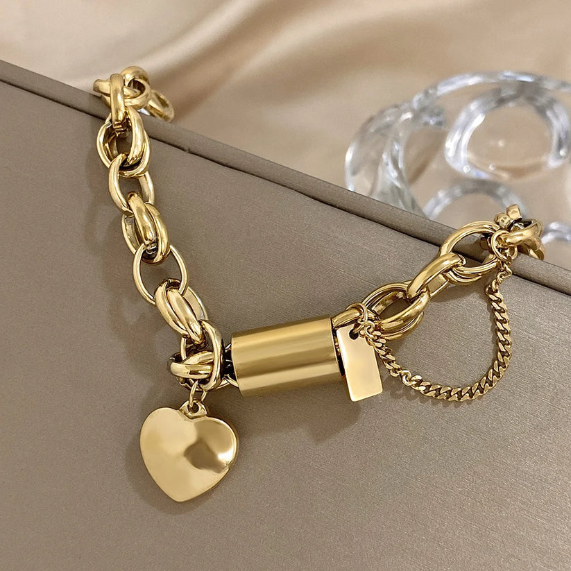 Thick bracelet with hearts