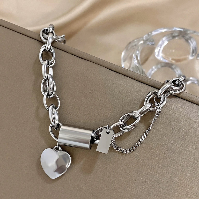 Thick bracelet with hearts