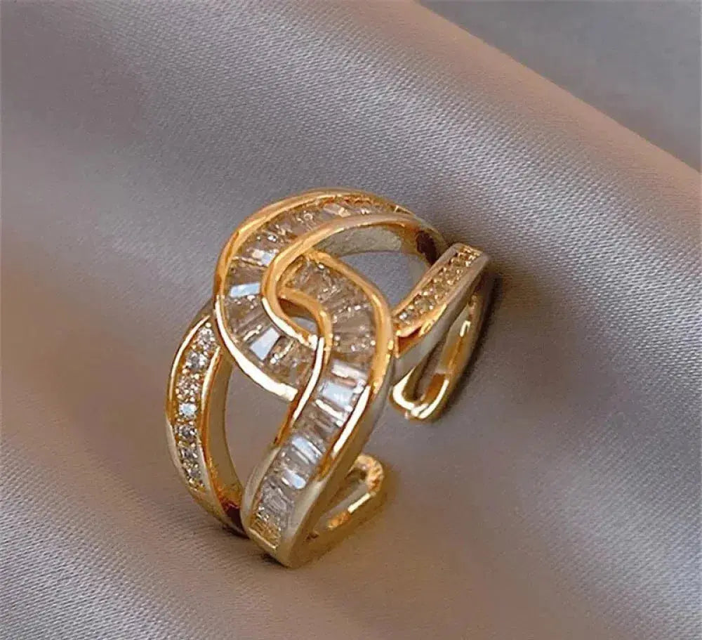 Elegant knot ring