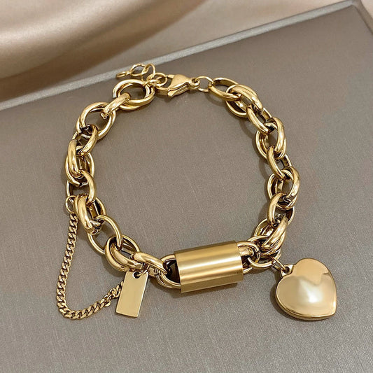 Thick bracelet with hearts